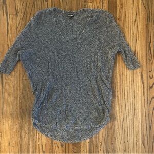 EXPRESS Womens Cotton Gray Long Tail Lightweight V-Neck Sweater Sz. M